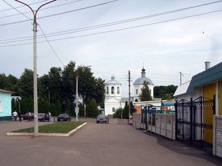 Сама Глазуновка — поселок городского типа тысяч на 14 жителей.