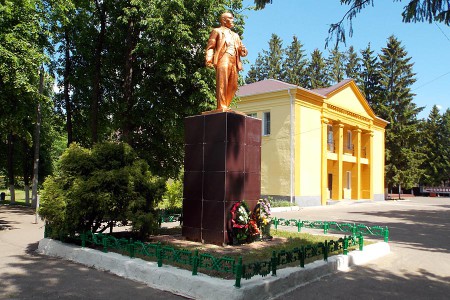 Памятник Ленину в Глазуновке, 2015-й год.