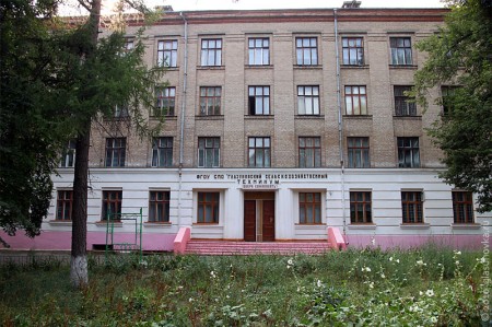 Дополнительно: взгляд на Глазуновский сельскохозяйственный техникум от памятника Ленину