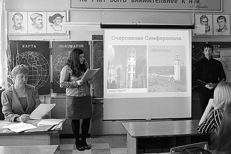 В течение недели, с 7 по 14 апреля, в седьмых — одиннадцатых классах Глазуновской средней школы проходили открытые уроки и мероприятия под названием «Мы — вместе!».