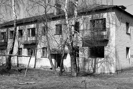 В поселке Веселом, что располагается на территории Тагинского сельского поселения, стоит трехэтажный дом.