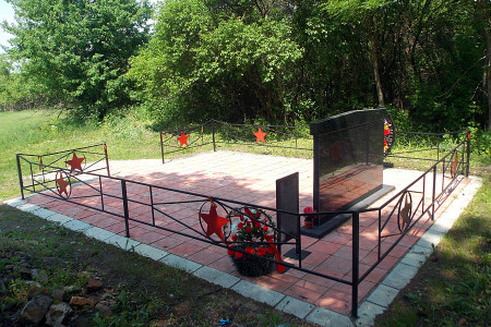 Братская могила в деревне Сабурово Глазуновского района Орловской области.