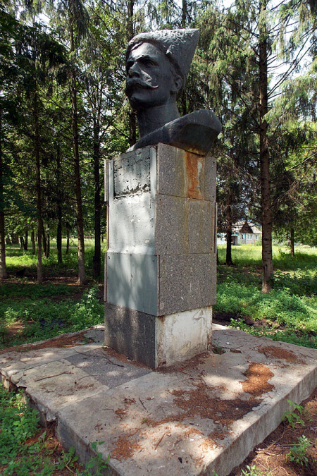 Памятник Василию Ивановичу Чапаеву в Тагино.